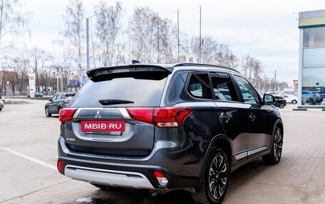 Mitsubishi Outlander III рестайлинг 3, 2021 год, 2 500 000 рублей, 5 фотография