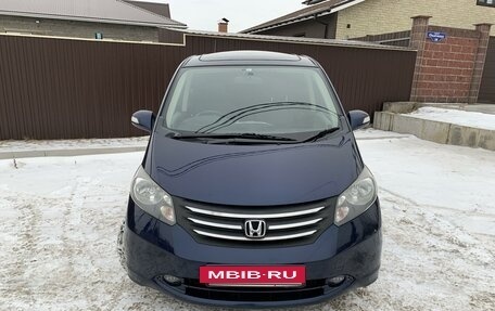 Honda Freed I, 2010 год, 1 050 000 рублей, 2 фотография