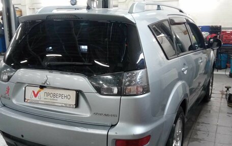 Mitsubishi Outlander III рестайлинг 3, 2010 год, 900 000 рублей, 3 фотография