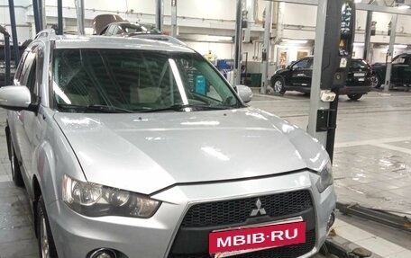 Mitsubishi Outlander III рестайлинг 3, 2010 год, 900 000 рублей, 2 фотография