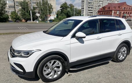 Volkswagen Tiguan II, 2021 год, 3 000 000 рублей, 2 фотография