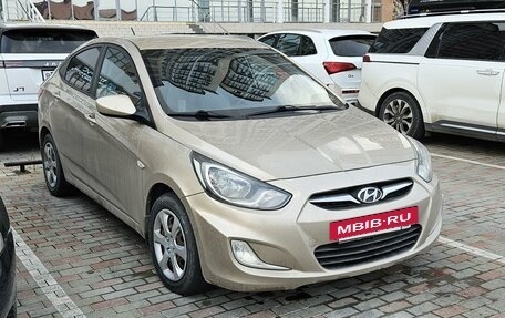 Hyundai Solaris II рестайлинг, 2011 год, 900 000 рублей, 2 фотография