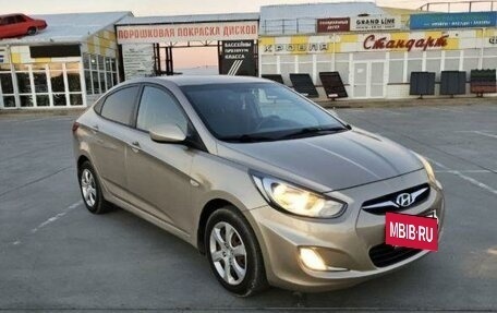 Hyundai Solaris II рестайлинг, 2011 год, 900 000 рублей, 4 фотография