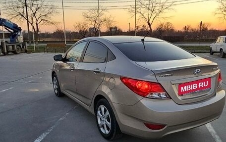 Hyundai Solaris II рестайлинг, 2011 год, 900 000 рублей, 7 фотография