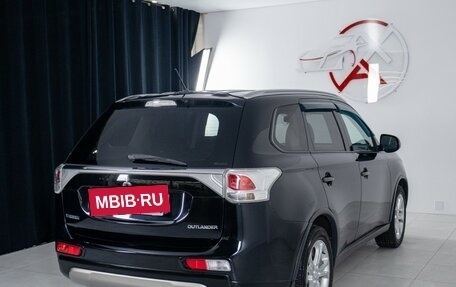 Mitsubishi Outlander III рестайлинг 3, 2014 год, 1 835 000 рублей, 6 фотография