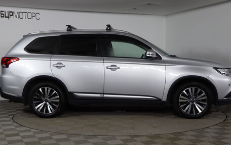 Mitsubishi Outlander III рестайлинг 3, 2019 год, 2 399 990 рублей, 4 фотография