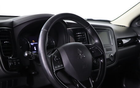 Mitsubishi Outlander III рестайлинг 3, 2019 год, 2 399 990 рублей, 9 фотография