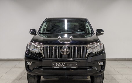 Toyota Land Cruiser Prado 150 рестайлинг 2, 2021 год, 6 000 000 рублей, 2 фотография