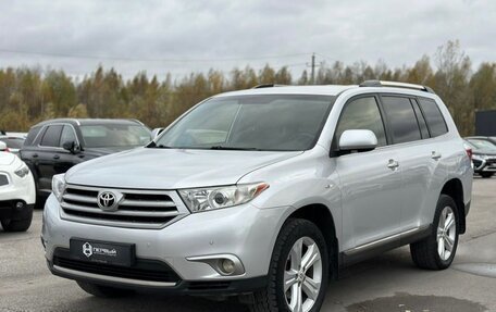 Toyota Highlander III, 2012 год, 2 170 000 рублей, 1 фотография