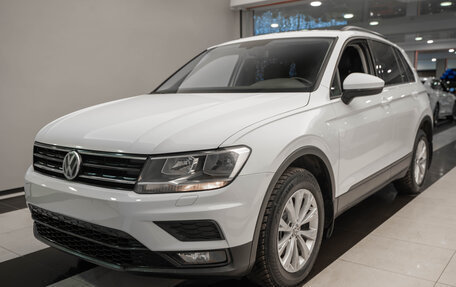 Volkswagen Tiguan II, 2018 год, 2 350 000 рублей, 1 фотография