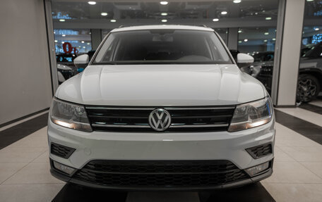 Volkswagen Tiguan II, 2018 год, 2 350 000 рублей, 2 фотография