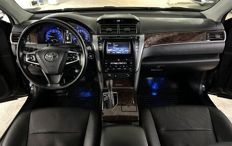 Toyota Camry, 2017 год, 2 350 000 рублей, 13 фотография