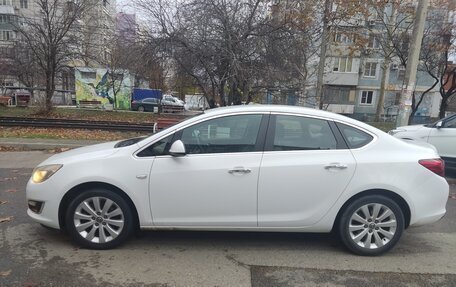 Opel Astra J, 2013 год, 980 000 рублей, 2 фотография