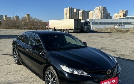 Toyota Camry, 2018 год, 3 850 000 рублей, 2 фотография