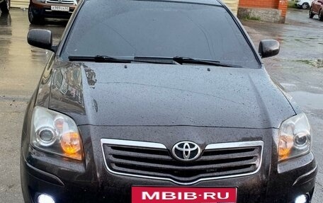 Toyota Avensis III рестайлинг, 2004 год, 975 000 рублей, 29 фотография