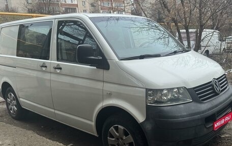 Volkswagen Transporter T5 рестайлинг, 2005 год, 1 200 000 рублей, 1 фотография