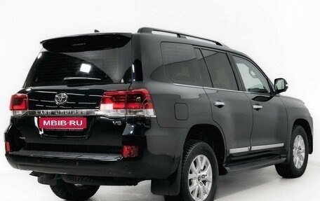 Toyota Land Cruiser 200, 2017 год, 6 150 000 рублей, 5 фотография