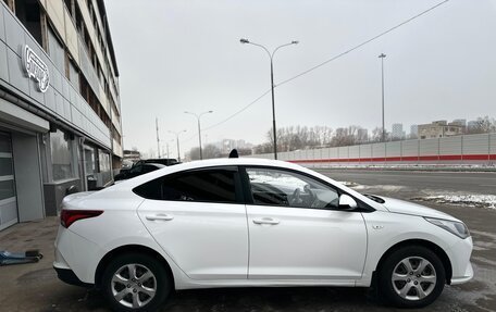 Hyundai Solaris II рестайлинг, 2021 год, 1 350 000 рублей, 4 фотография