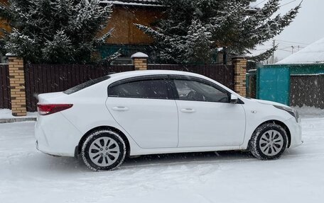 KIA Rio IV, 2021 год, 1 550 000 рублей, 2 фотография