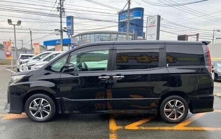 Toyota Noah III, 2021 год, 2 780 000 рублей, 5 фотография