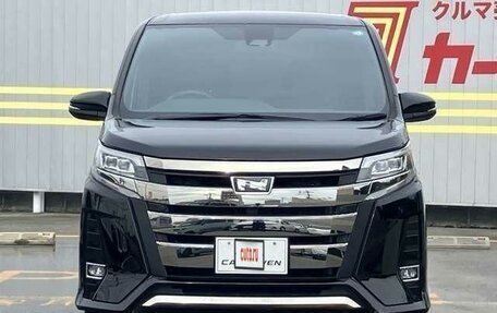 Toyota Noah III, 2021 год, 2 780 000 рублей, 2 фотография