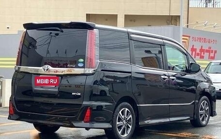 Toyota Noah III, 2021 год, 2 780 000 рублей, 6 фотография