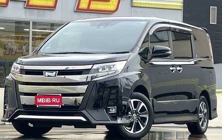 Toyota Noah III, 2021 год, 2 780 000 рублей, 3 фотография