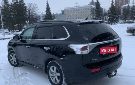 Mitsubishi Outlander III рестайлинг 3, 2013 год, 1 750 000 рублей, 4 фотография