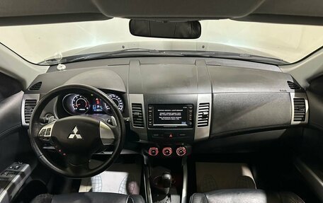 Mitsubishi Outlander III рестайлинг 3, 2011 год, 1 300 000 рублей, 14 фотография