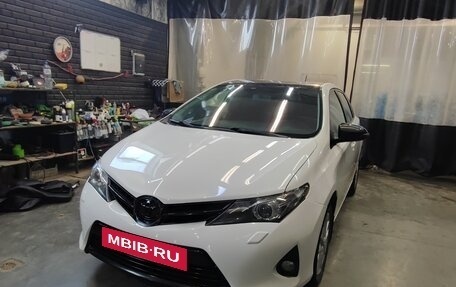 Toyota Auris II, 2014 год, 1 350 000 рублей, 23 фотография