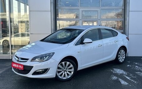 Opel Astra J, 2013 год, 990 000 рублей, 1 фотография