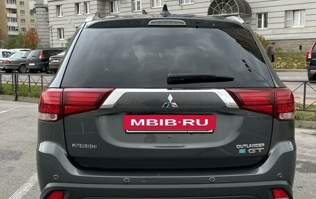 Mitsubishi Outlander III рестайлинг 3, 2017 год, 2 390 000 рублей, 5 фотография