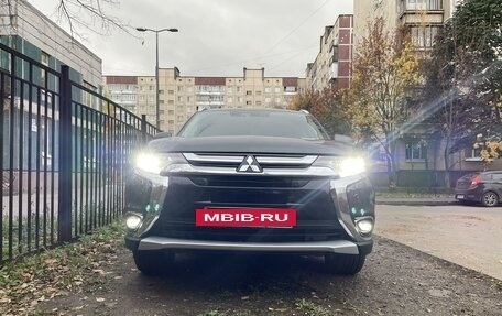 Mitsubishi Outlander III рестайлинг 3, 2017 год, 2 390 000 рублей, 3 фотография