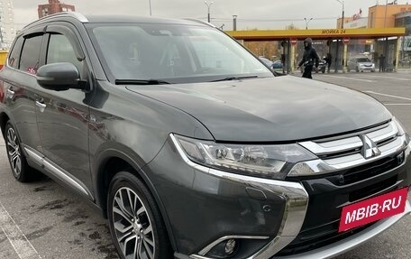 Mitsubishi Outlander III рестайлинг 3, 2017 год, 2 390 000 рублей, 10 фотография