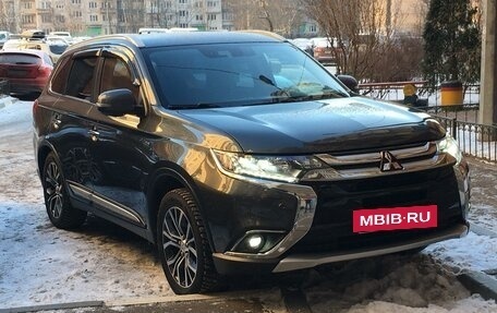 Mitsubishi Outlander III рестайлинг 3, 2017 год, 2 390 000 рублей, 15 фотография