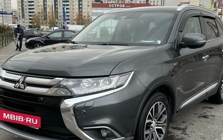 Mitsubishi Outlander III рестайлинг 3, 2017 год, 2 390 000 рублей, 8 фотография