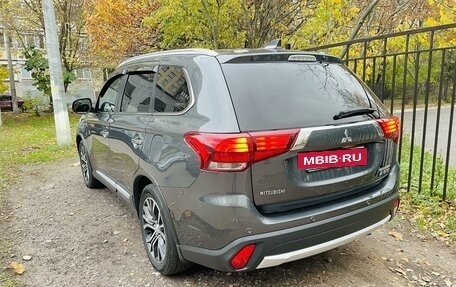 Mitsubishi Outlander III рестайлинг 3, 2017 год, 2 390 000 рублей, 2 фотография