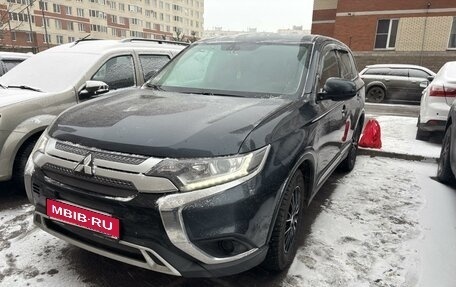 Mitsubishi Outlander III рестайлинг 3, 2019 год, 1 950 000 рублей, 1 фотография