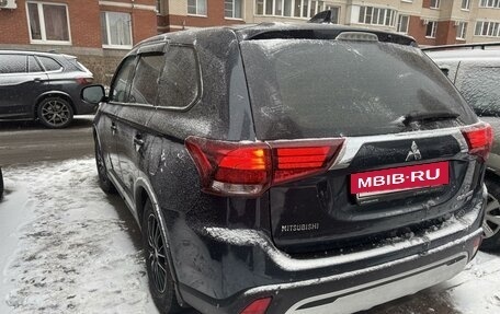 Mitsubishi Outlander III рестайлинг 3, 2019 год, 1 950 000 рублей, 4 фотография