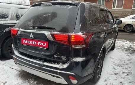 Mitsubishi Outlander III рестайлинг 3, 2019 год, 1 950 000 рублей, 3 фотография