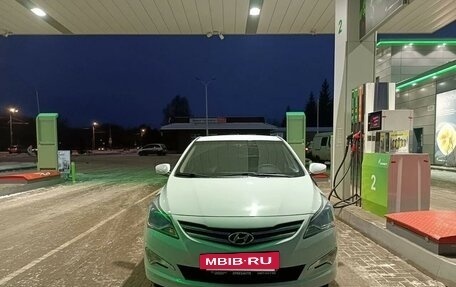 Hyundai Solaris II рестайлинг, 2015 год, 1 020 000 рублей, 4 фотография