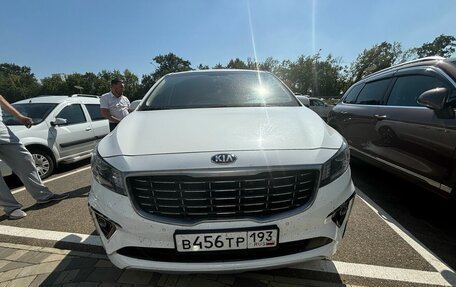 KIA Carnival III, 2018 год, 2 700 000 рублей, 1 фотография