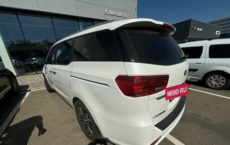 KIA Carnival III, 2018 год, 2 700 000 рублей, 3 фотография