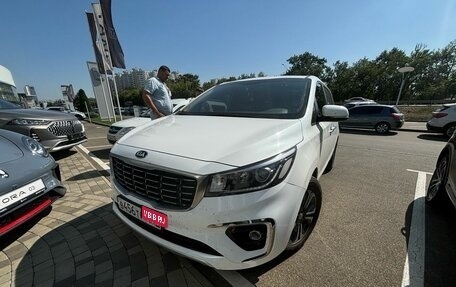 KIA Carnival III, 2018 год, 2 700 000 рублей, 2 фотография