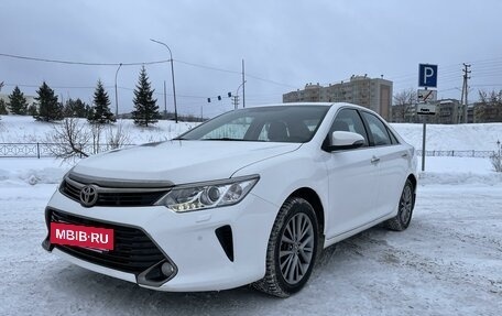 Toyota Camry, 2017 год, 2 350 000 рублей, 13 фотография