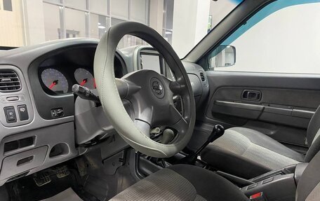 Nissan NP300, 2013 год, 1 345 000 рублей, 10 фотография