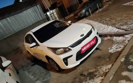 KIA Rio IV, 2018 год, 1 000 000 рублей, 3 фотография