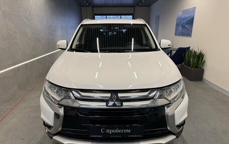 Mitsubishi Outlander III рестайлинг 3, 2018 год, 1 899 000 рублей, 2 фотография