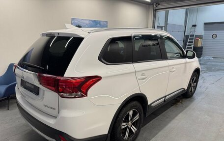 Mitsubishi Outlander III рестайлинг 3, 2018 год, 1 899 000 рублей, 4 фотография