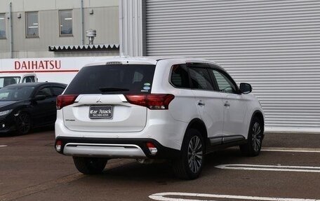 Mitsubishi Outlander III рестайлинг 3, 2020 год, 2 591 000 рублей, 5 фотография